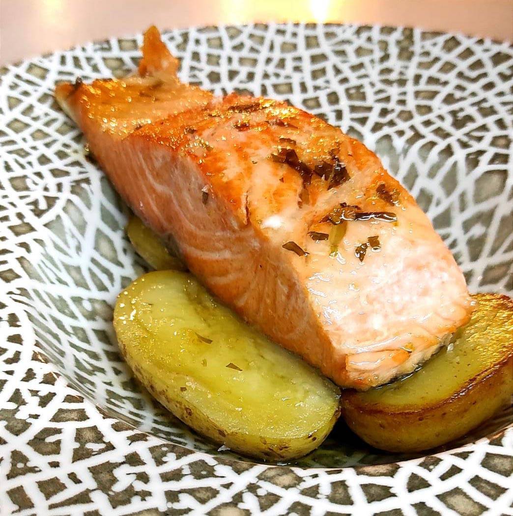 Grilled salmon with a slight orange an tarragon scent