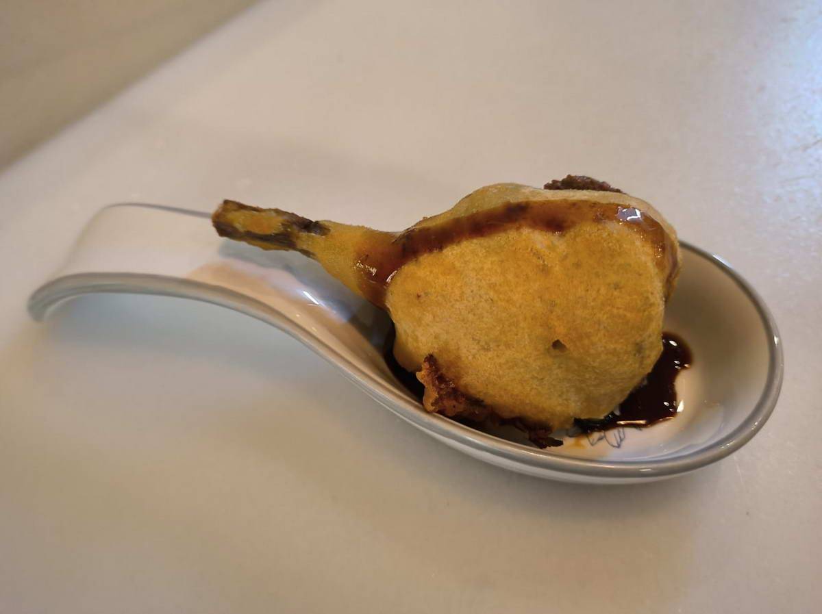 Artichoke tempura stuffed with pâté