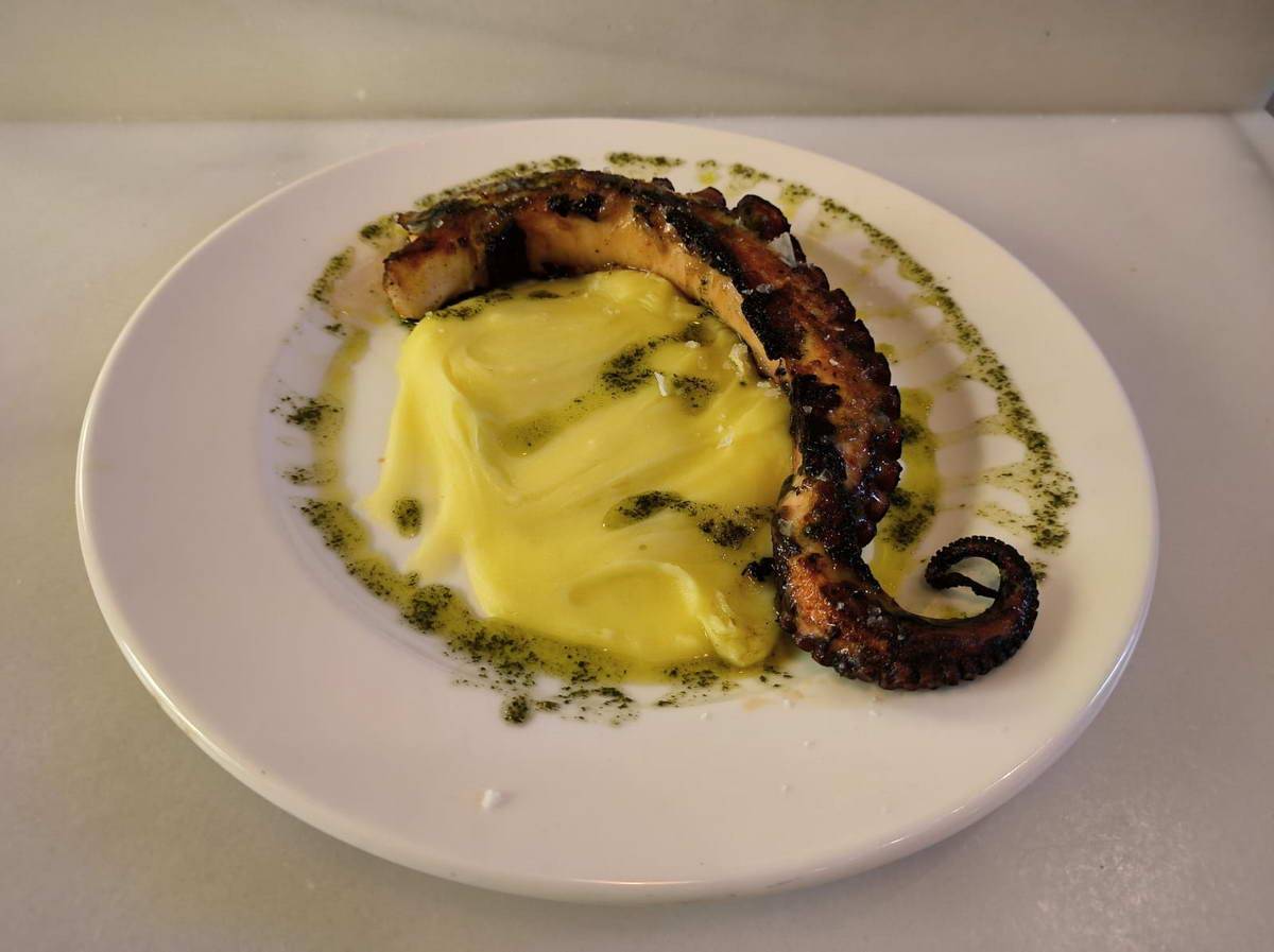 Grilled octopus leg with a potato garnish parmentiere